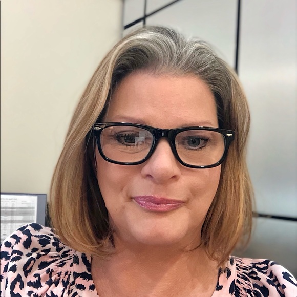 Meet your Posher, Leighann - Picture 2 of 2